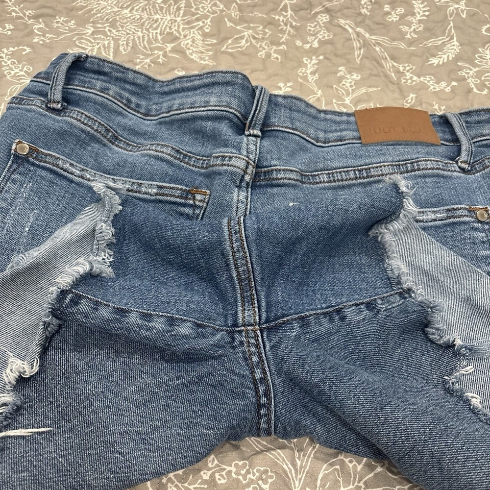 Judy Blue Shorts Womens 2XL Distressed Frayed Hem Bermuda Denim Blue - Picture 5 of 5